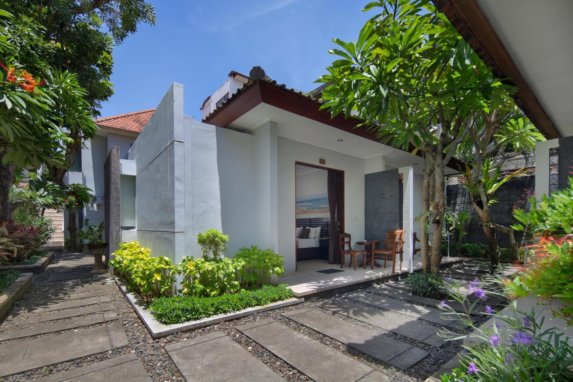 Legian Village Beach Resort - Chse Certified Екстер'єр фото
