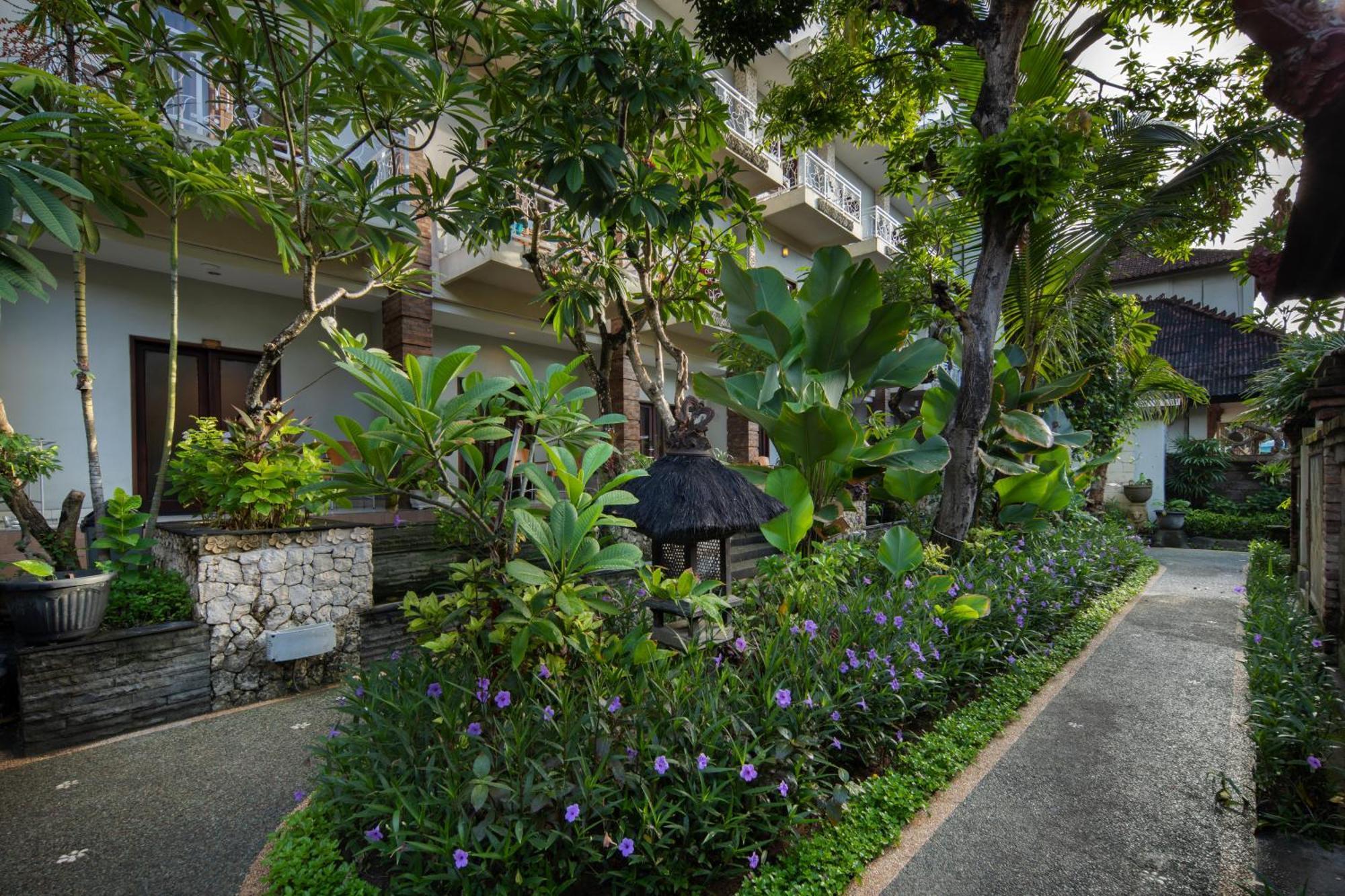 Legian Village Beach Resort - Chse Certified Екстер'єр фото
