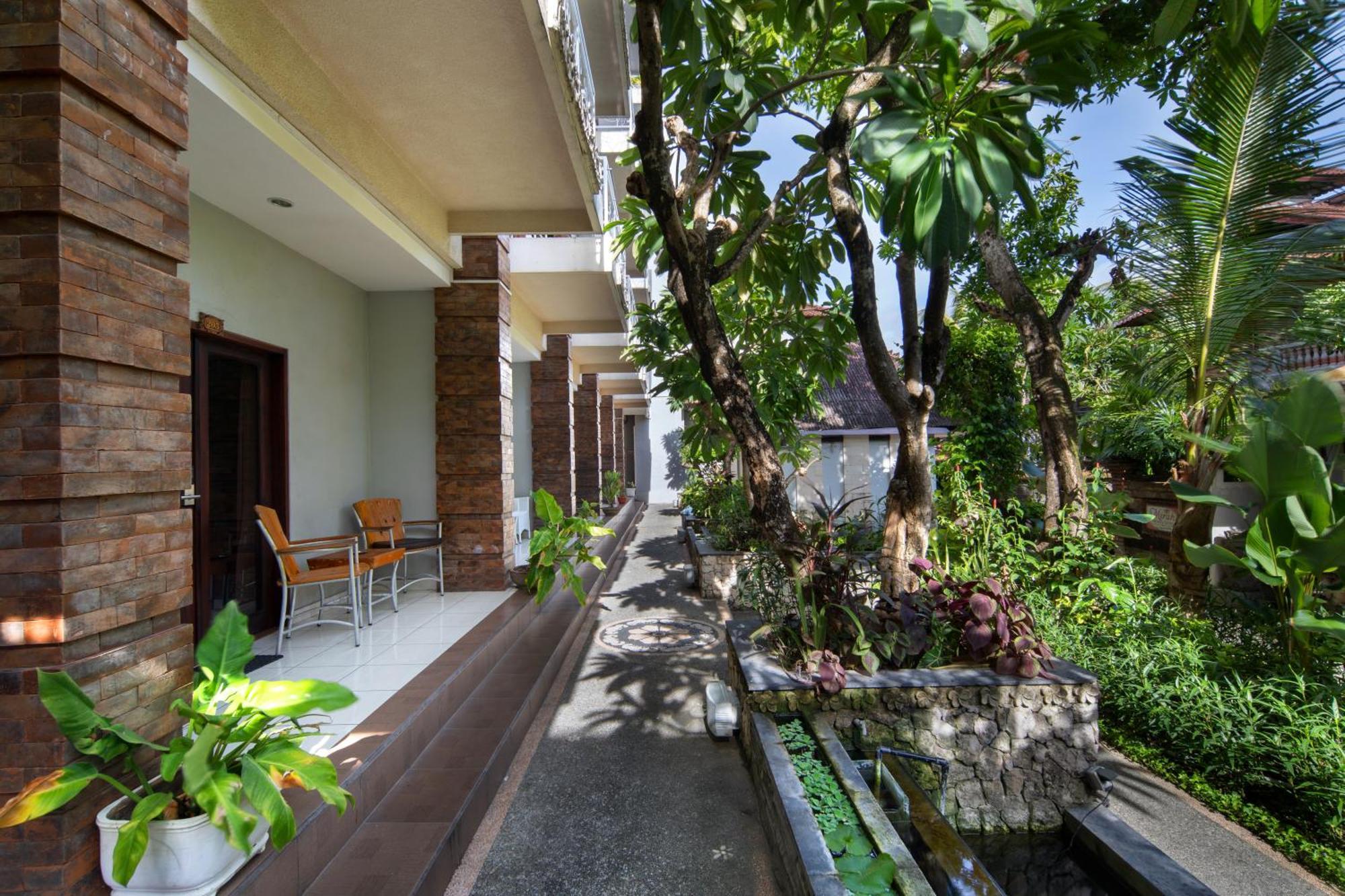 Legian Village Beach Resort - Chse Certified Екстер'єр фото